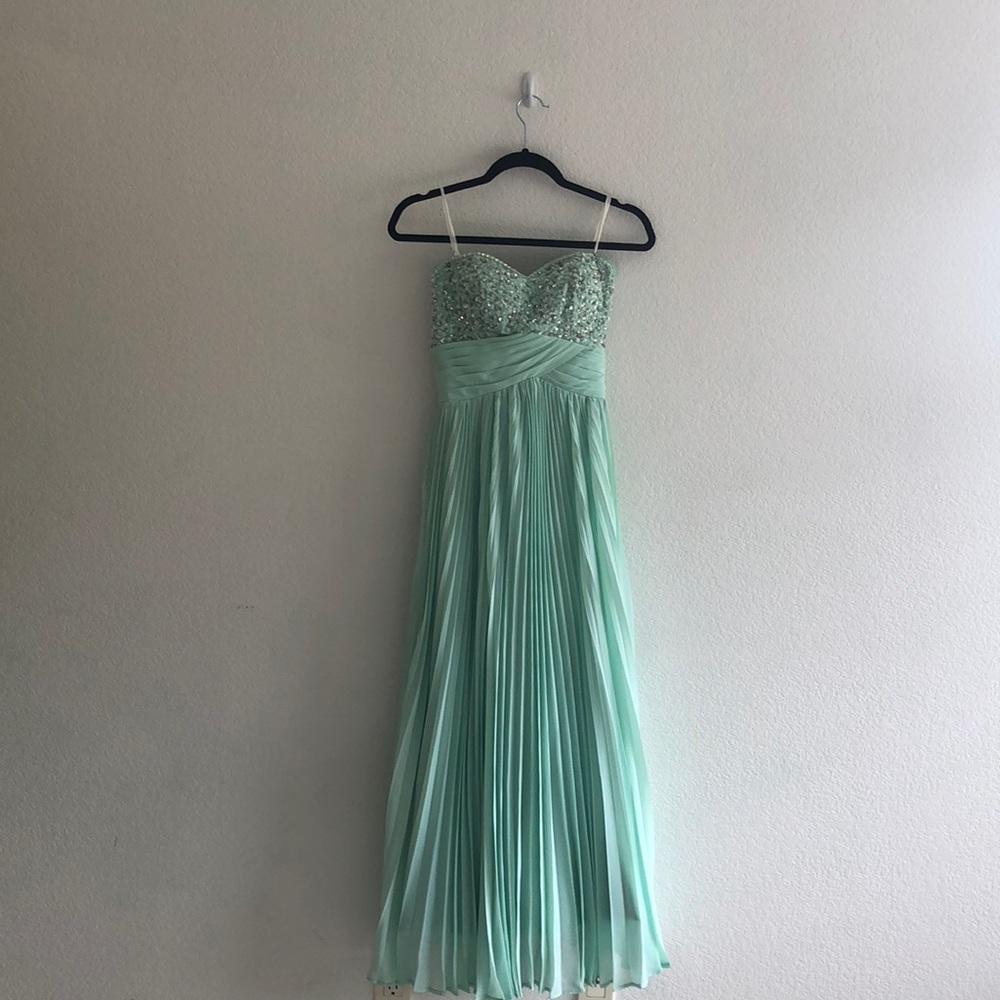 Strapless mint green